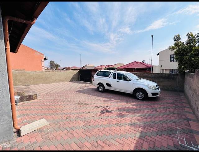 3 BEDROOM HOUSE FOR SALE IN BIRCH ACRES